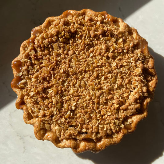 Caramel apple crumble pie 